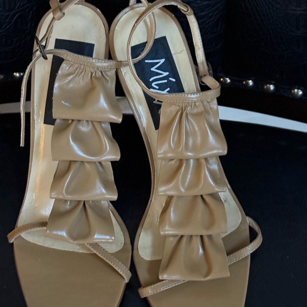 Ruffle shoes - Picture 6 of 8